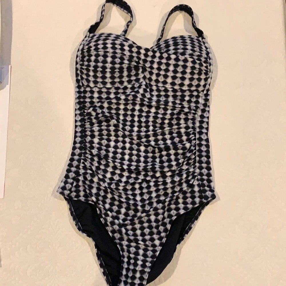 NIPTUCK SWIM ONE PIECE BATHING SUIT SIZE 6